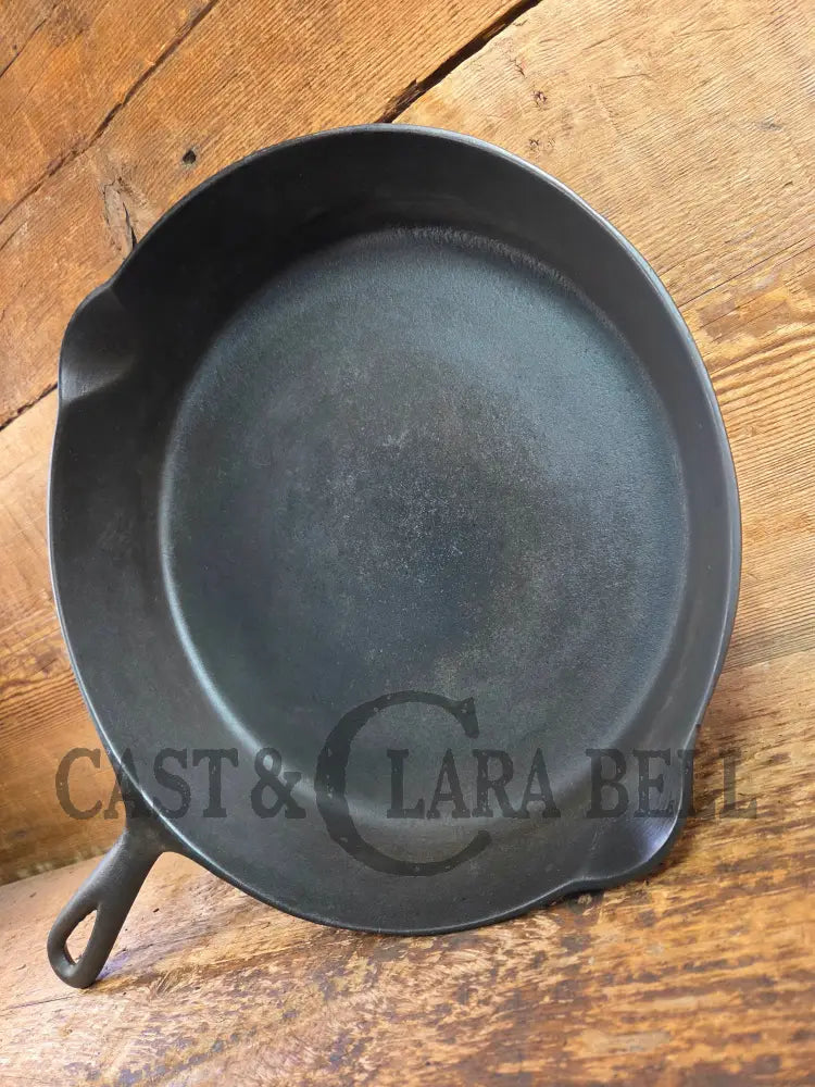 Gorgeous HTF Favorite Stove and Range made Puritan No. 10 Skillet Skillet