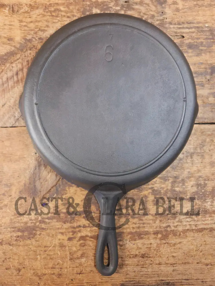 Gorgeous Mid 1900’s Lodge #6 Skillet with Three Notch Heat Ring with ’7 and 5’’ makers mark. Perfect for saute & sides