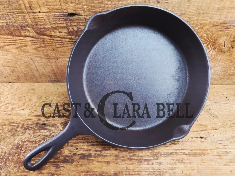 Gorgeous Mid 1900’s Lodge #6 Skillet with Three Notch Heat Ring with ’JB’ makers mark. Perfect for saute & sides (Copy)