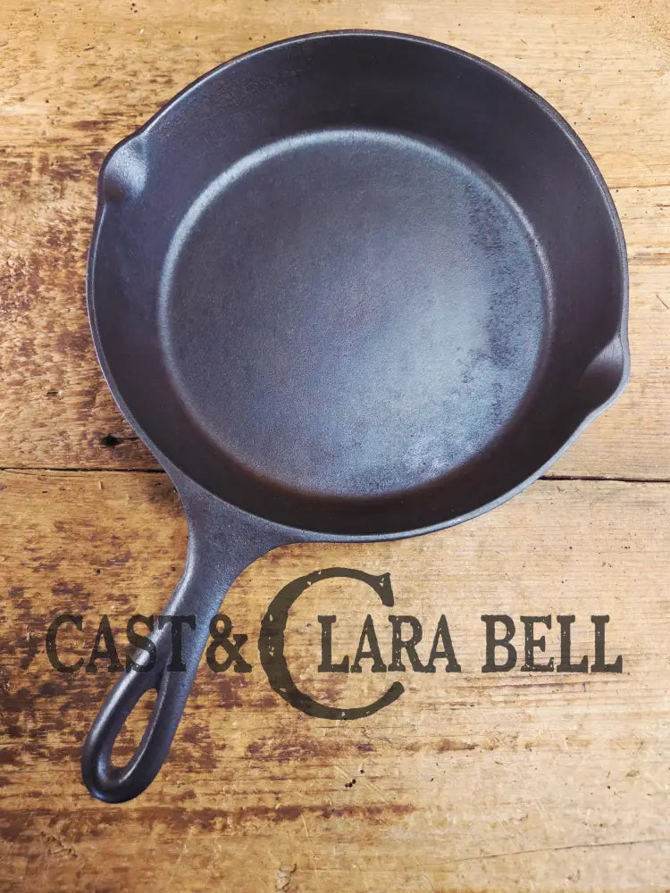 Gorgeous Mid 1900’s Lodge #6 Skillet with Three Notch Heat Ring with ’JB’ makers mark. Perfect for saute & sides (Copy)