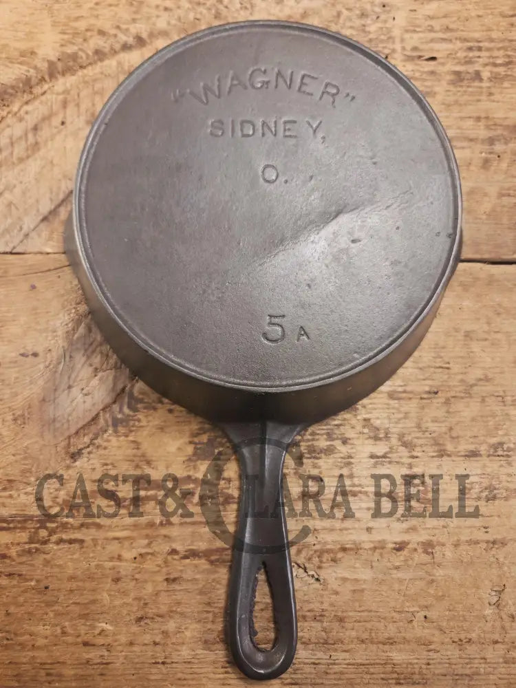Gorgeous unique and hard to find! Early 1900βs Wagner Ware #5 A Arc Straight logo cast iron saute skillet. Beautiful
