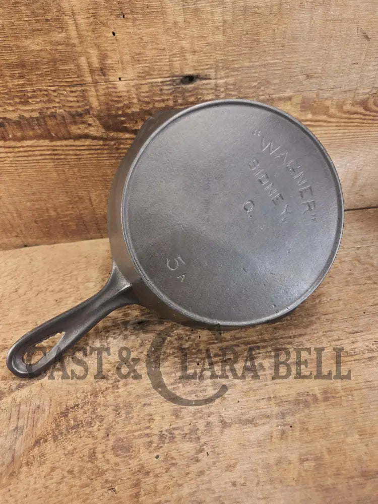 Gorgeous unique and hard to find! Early 1900βs Wagner Ware #5 A Arc Straight logo cast iron saute skillet. Beautiful