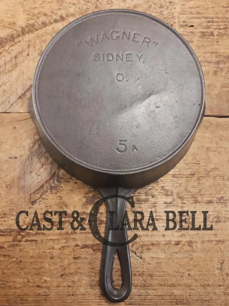 Gorgeous unique and hard to find! Early 1900’s Wagner Ware #5 A Arc Straight logo cast iron saute skillet. Beautiful