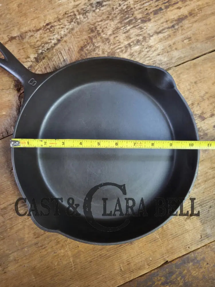 Gorgeous!! Very early 1910βs Griswold #8 Skillet with Heat Ring and Large Slant Logo βErie PA USA,β 701 Skillet