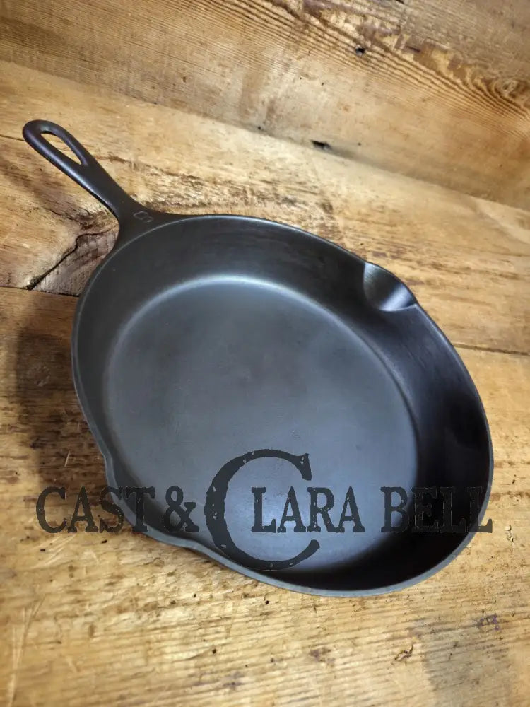 Gorgeous!! Very early 1910โs Griswold #8 Skillet with Heat Ring and Large Slant Logo โErie PA USA,โ 701 Skillet
