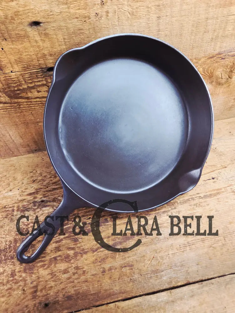 Gorgeous! Wagner’s National 8 Cast Iron Skillet ’8’’. Circa 1920’s beautiful vintage daily user Skillet