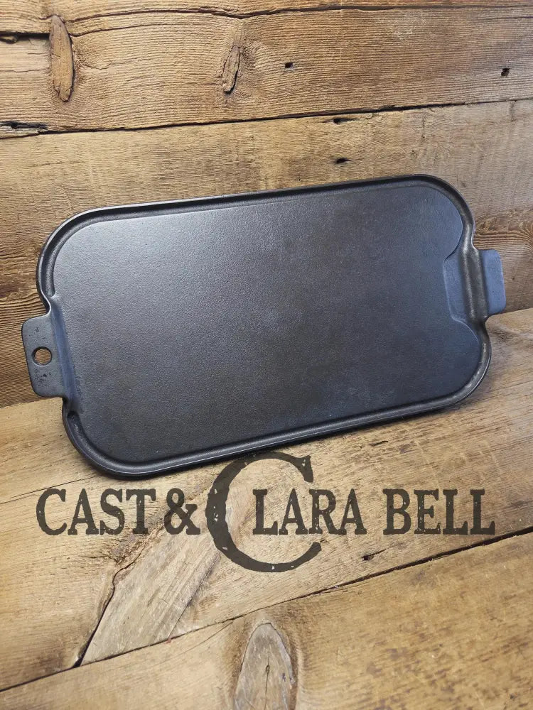 Great Daily User! 1950’s Era Wagner Ware 17 inch Cast Iron Long Griddle. Ready to make pancakes! Skillet