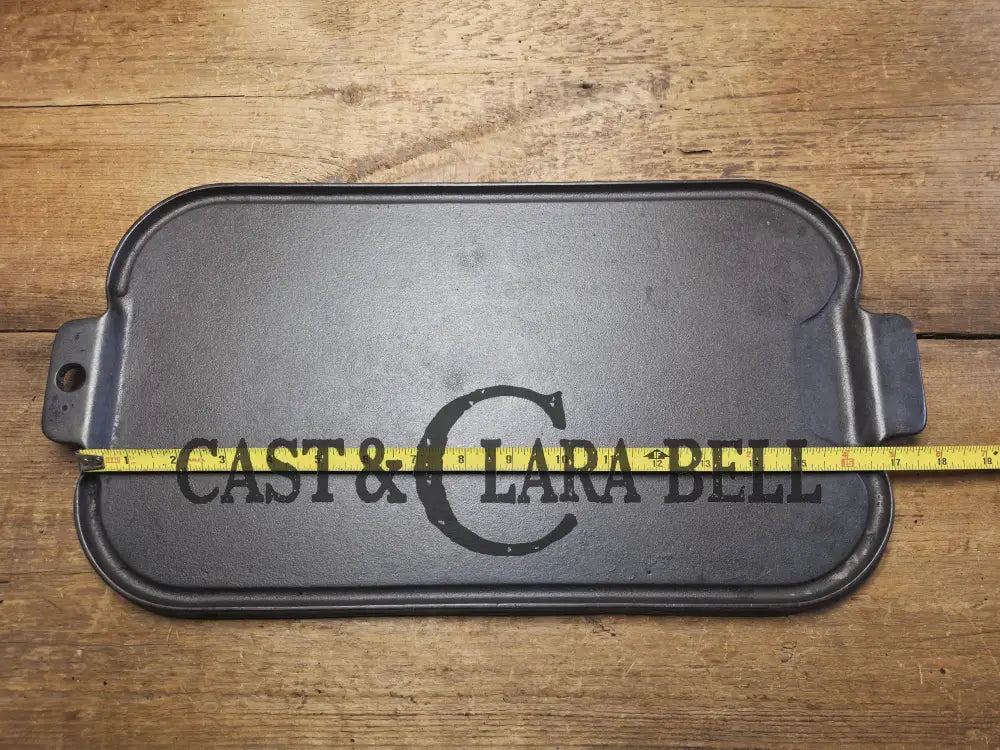 Great Daily User! 1950’s Era Wagner Ware 17 inch Cast Iron Long Griddle. Ready to make pancakes! Skillet