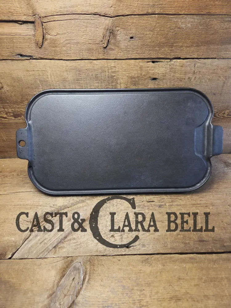 Great Daily User! 1950’s Era Wagner Ware 17 inch Cast Iron Long Griddle. Ready to make pancakes! Skillet