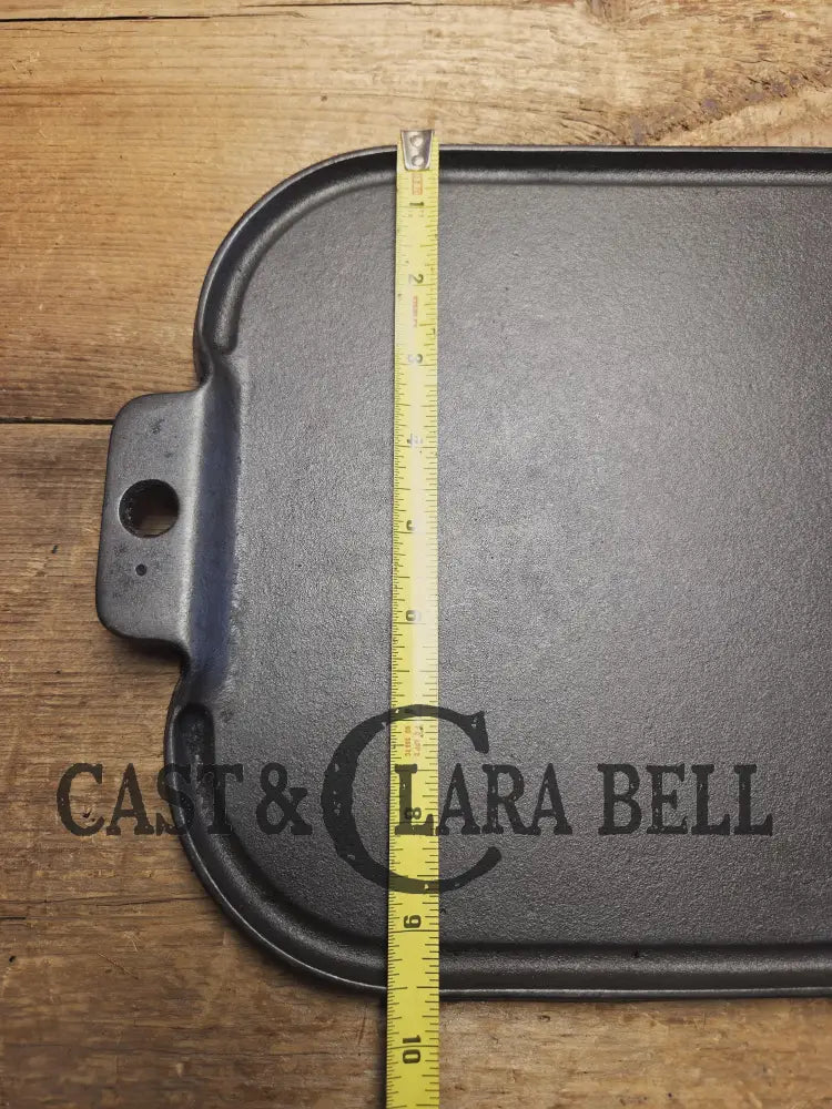 Great Daily User! 1950’s Era Wagner Ware 17 inch Cast Iron Long Griddle. Ready to make pancakes! Skillet