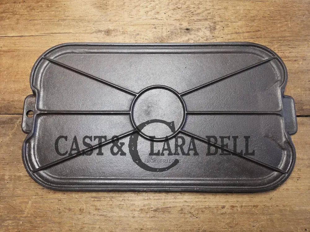 Great Daily User! 1950’s Era Wagner Ware 17 inch Cast Iron Long Griddle. Ready to make pancakes! Skillet