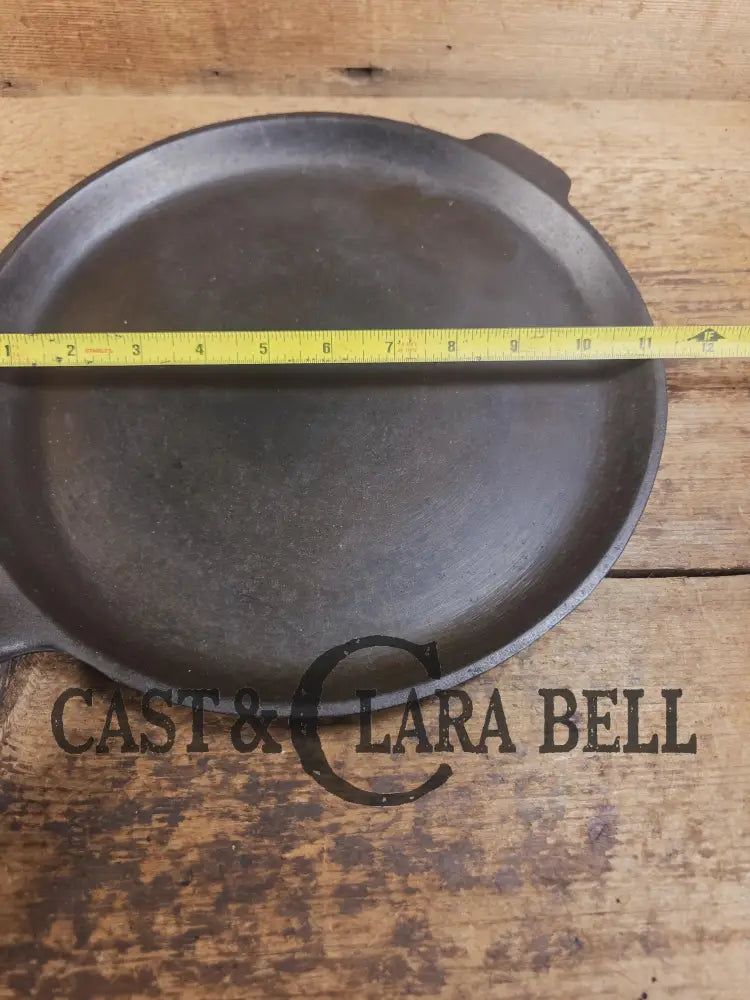 Great daily user! 1950βs Wagner Ware Skillet Griddle. 11 1/4 Inches. Perfect for grilled cheese nachos and more.