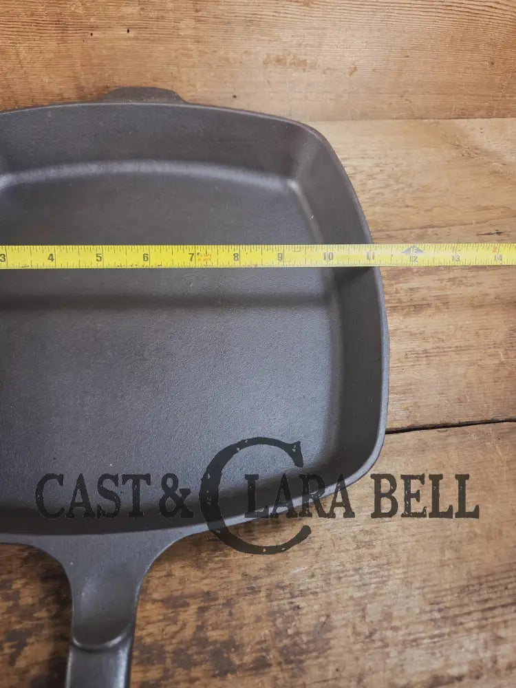 Great daily workhorse! Large #9 1950βs era Birmingham (BSR) Stove & Range cast iron square fryer skillet. SC24 Skillet