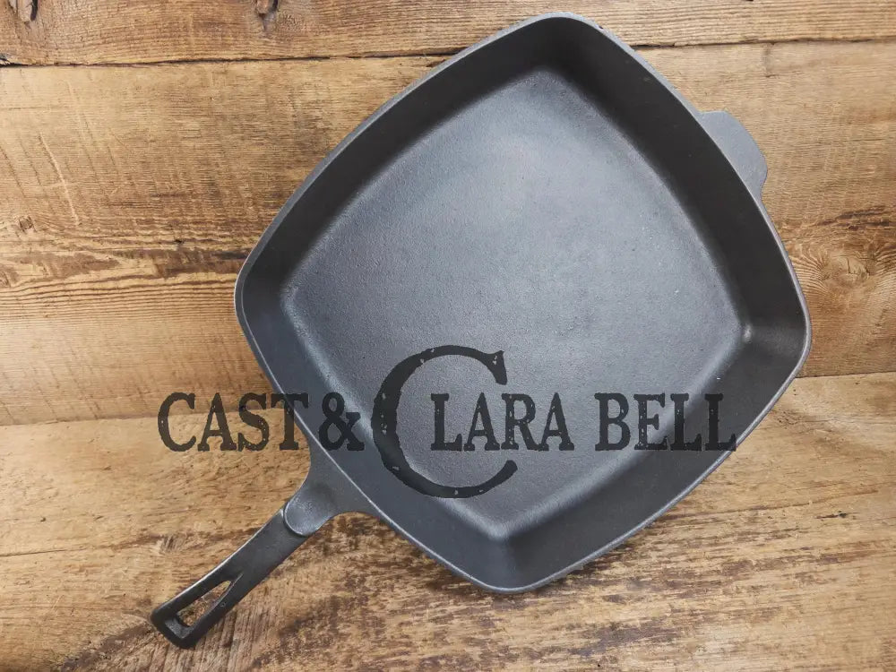 Great daily workhorse! Large #9 1950βs era Birmingham (BSR) Stove & Range cast iron square fryer skillet. SC24 Skillet