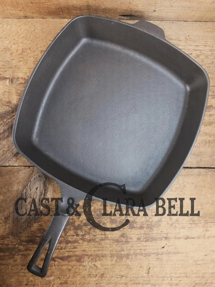 Great daily workhorse! Large #9 1950βs era Birmingham (BSR) Stove & Range cast iron square fryer skillet. SC24 Skillet