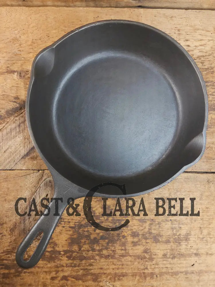 Great every day pan or first skillet. 1940s era Wagner made #7 Skillet with Smooth Bottom 9 3/4 Inches Skillet