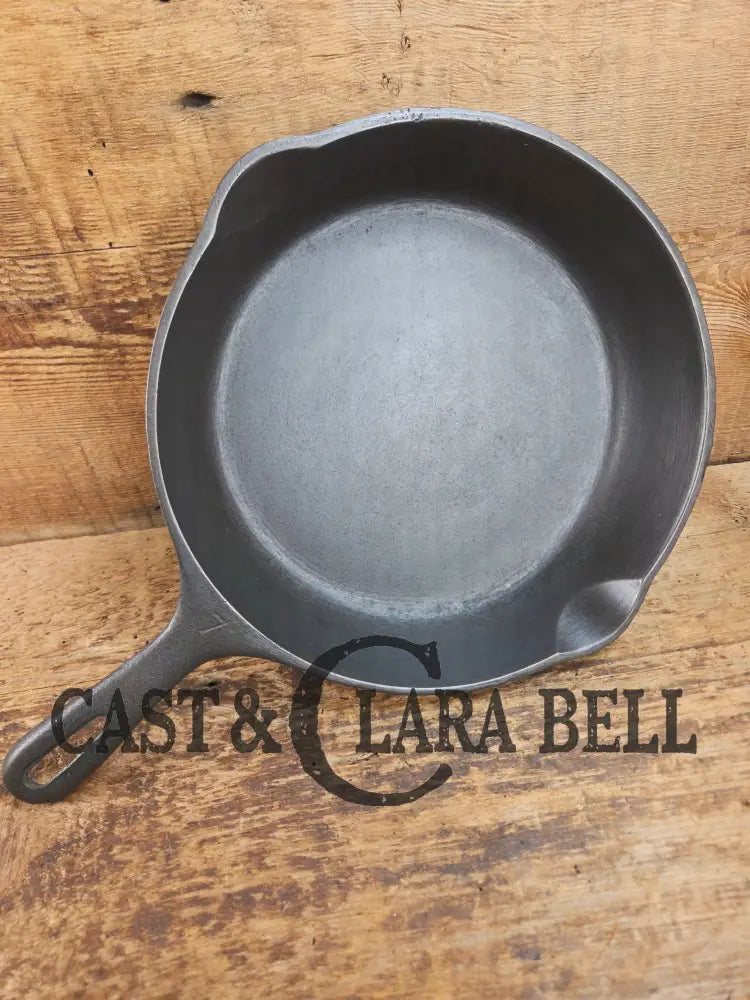 Great every day pan or first skillet. 1940s era Wagner made #7 Skillet with Smooth Bottom 9 3/4 Inches Skillet