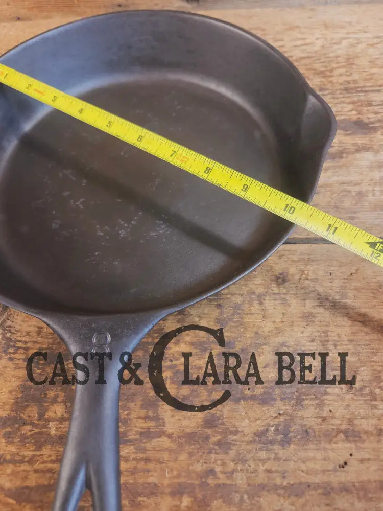 Great every day pan or first skillet. 1940s era Wagner made #8 Skillet with Smooth Bottom - Skillet