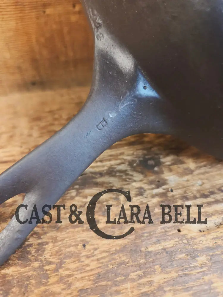 Great every day pan or first skillet. 1940s era Wagner made #8 Skillet with Smooth Bottom - Skillet