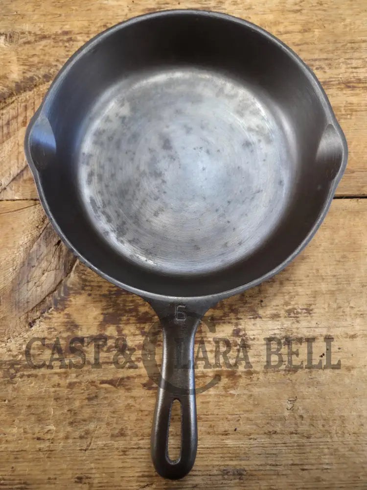 Great every day pan or first skillet. 1940s era Wagner made Griswold #6 Skillet with Smooth Bottom 9 Inches Skillet