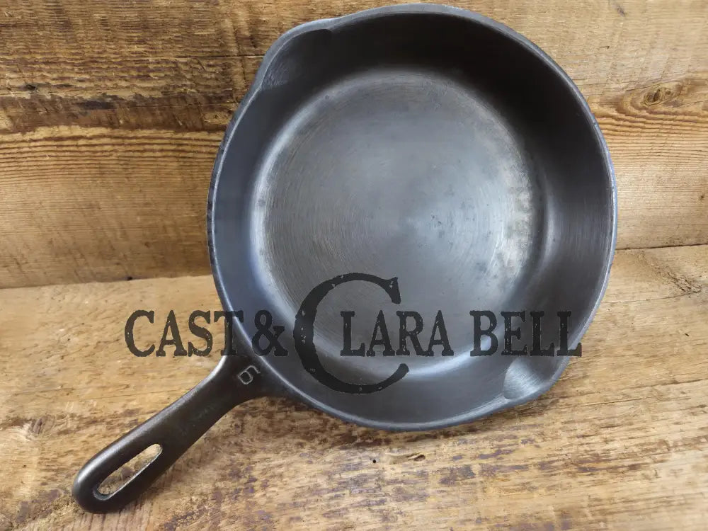 Great every day pan or first skillet. 1940s era Wagner made Griswold #6 Skillet with Smooth Bottom 9 Inches Skillet
