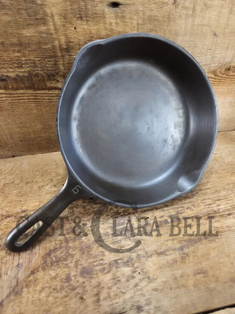 Great every day pan or first skillet. 1940s era Wagner made Griswold #6 Skillet with Smooth Bottom 9 Inches Skillet
