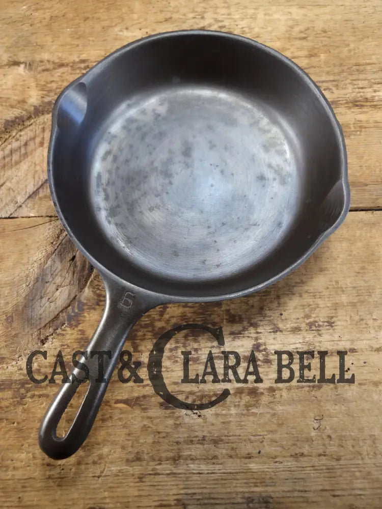 Great every day pan or first skillet. 1940s era Wagner made Griswold #6 Skillet with Smooth Bottom 9 Inches Skillet