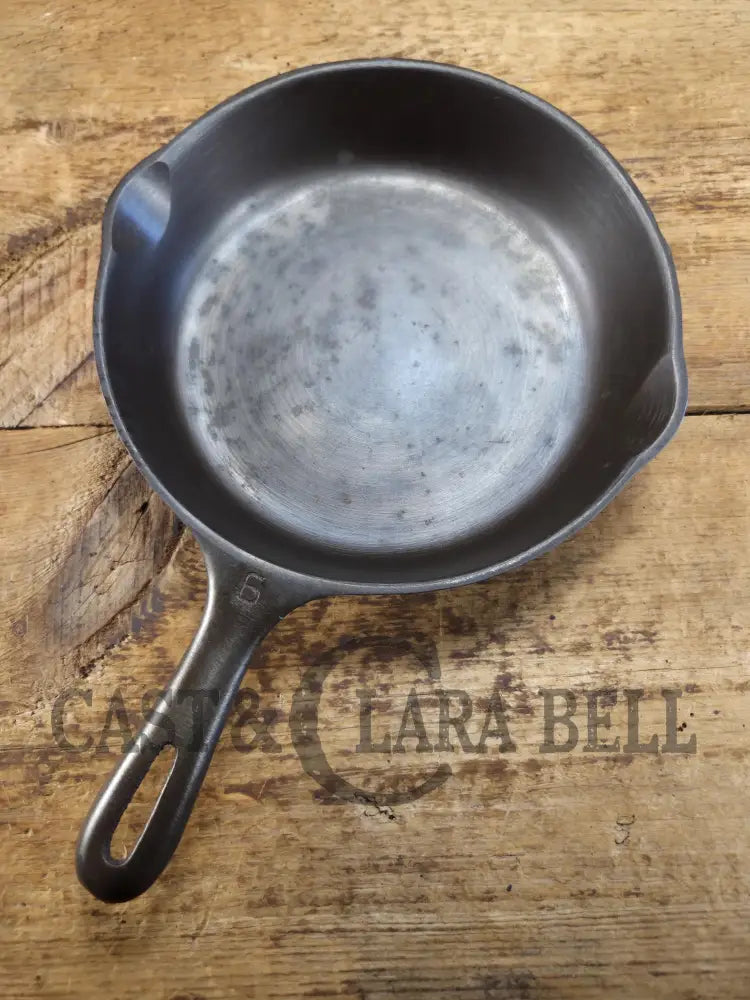 Great every day pan or first skillet. 1940s era Wagner made Griswold #6 Skillet with Smooth Bottom 9 Inches Skillet