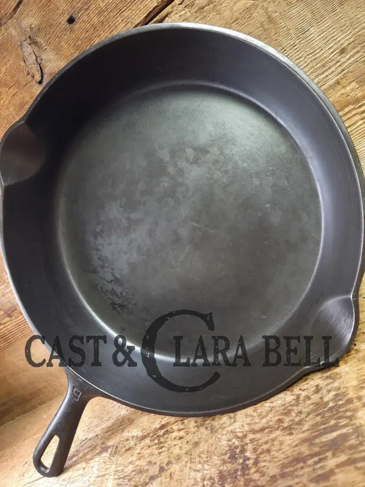 GREAT everyday skillet! Big 1930’s era Griswold #9 Cast Iron Skillet with Small Block Logo 710 Skillet