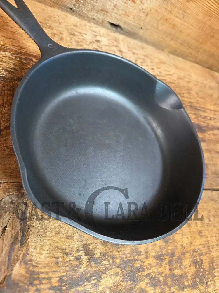 Great first pan! 1930’s Wagner #5 Skillet with Stylized Logo 1055 H - Skillet