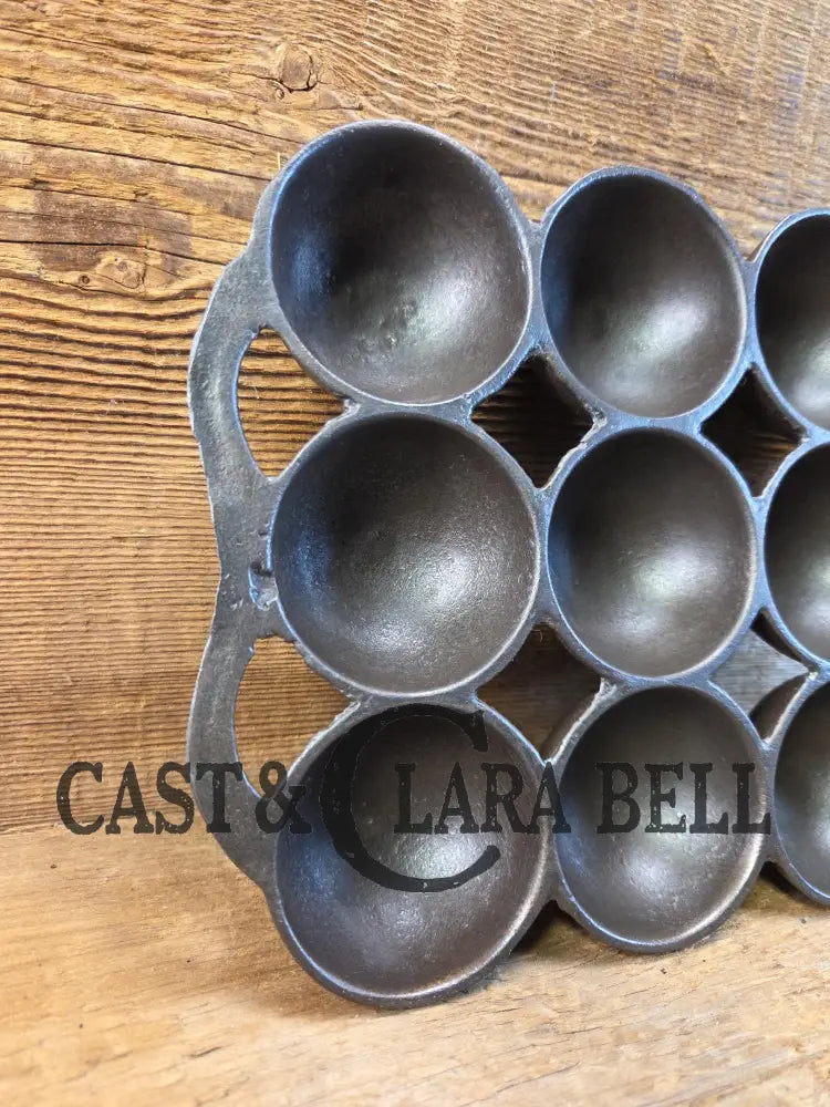 Great gift! 1930’s #9 Wagner ’golf ball’ brownie pan. Open air design gorgeous!