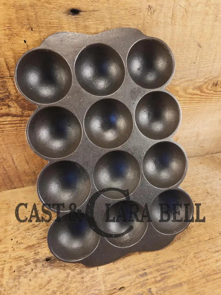 Great gift and tough to find! 1930βs Fully Marked Wagner βgolf ballβ brownie pan. Closed frame βFβ style gem pan