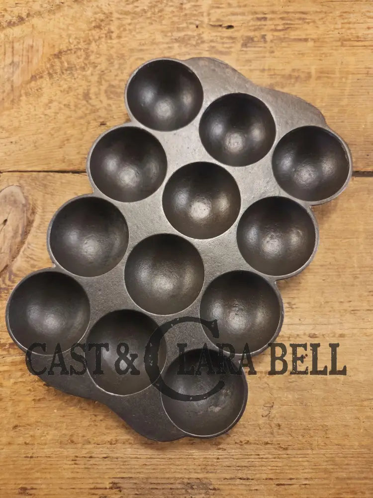 Great gift and tough to find! 1930’s Fully Marked Wagner ’golf ball’ brownie pan. Closed frame ’F’ style gem pan