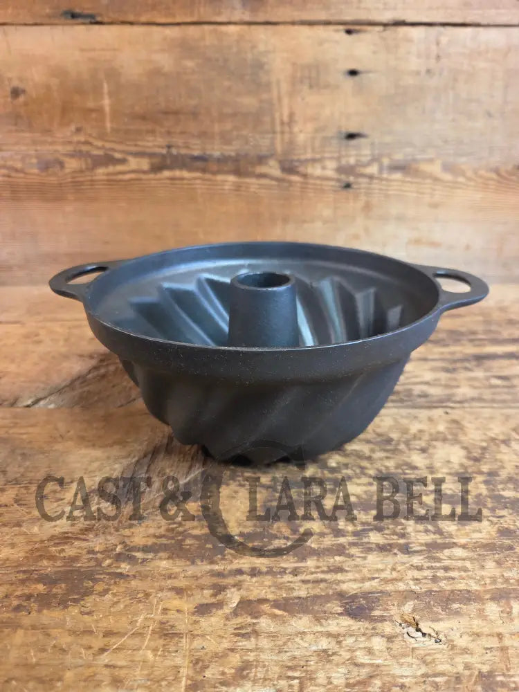 Great gift for the baker! Swirl style 7 Cup Bundt pan made by Buzuluk Foundry - Bakeware