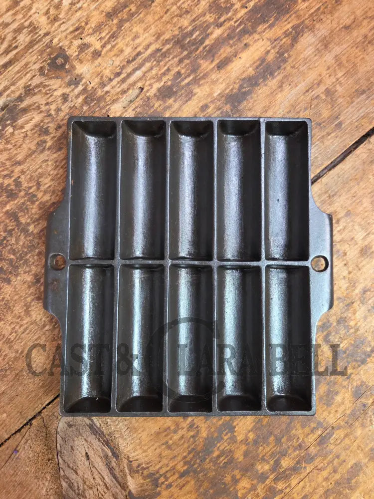 Great gift idea! 1930βs unknown No. 23 βTiny Corn Stickβ pan Bakeware
