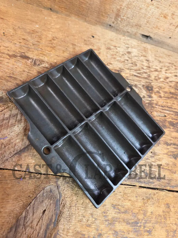 Great gift idea! 1930βs unknown No. 23 βTiny Corn Stickβ pan Bakeware