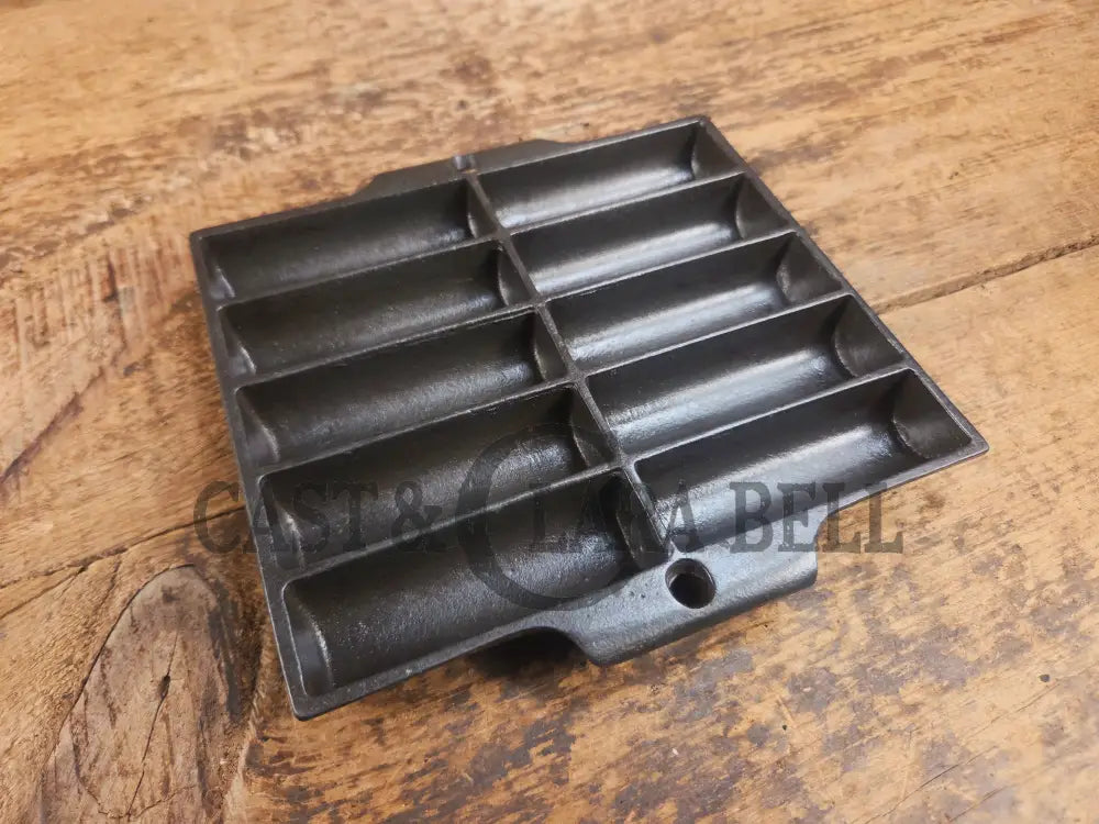 Great gift idea! 1930βs unknown No. 23 βTiny Corn Stickβ pan Bakeware