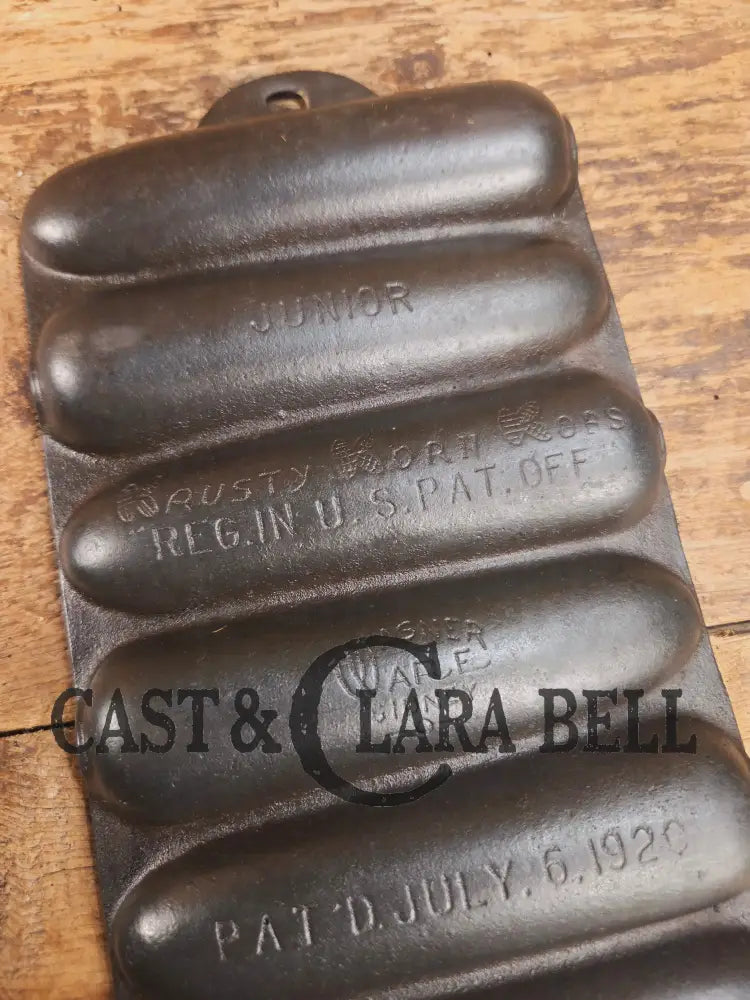 GREAT gift idea! 1930βs Wagner Krusty Korn Kob Junior Stick Pan #1319 C. Makes wonderful bread sticks & cornbread!