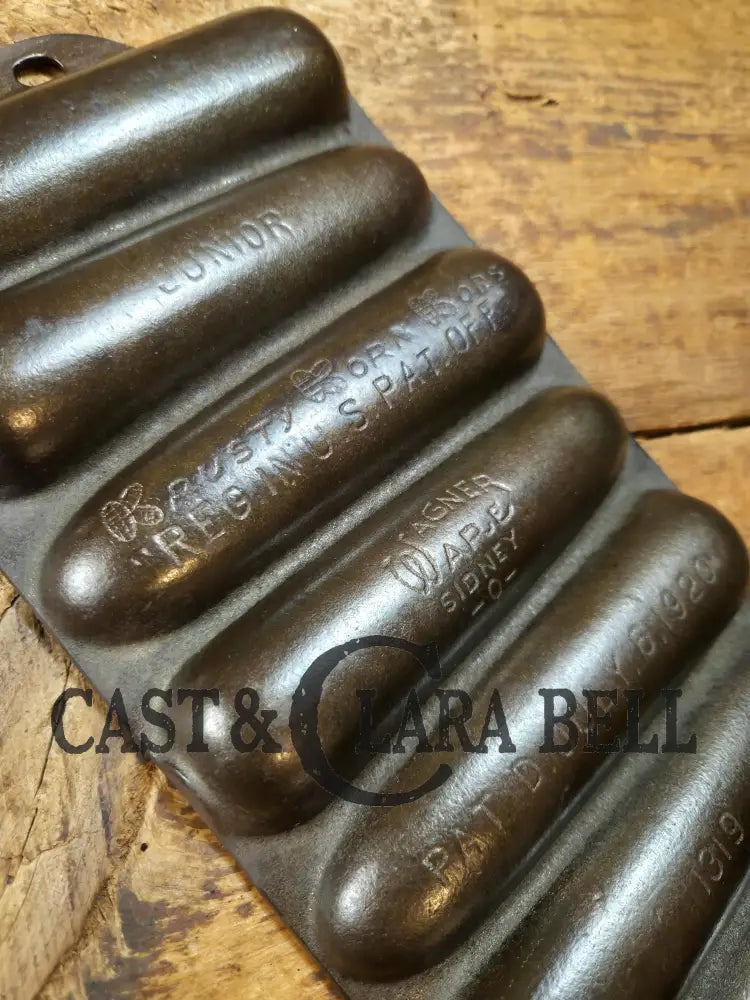 GREAT gift idea! 1930βs Wagner Krusty Korn Kob Junior Stick Pan #1319. Makes wonderful bread sticks & cornbread! SC24