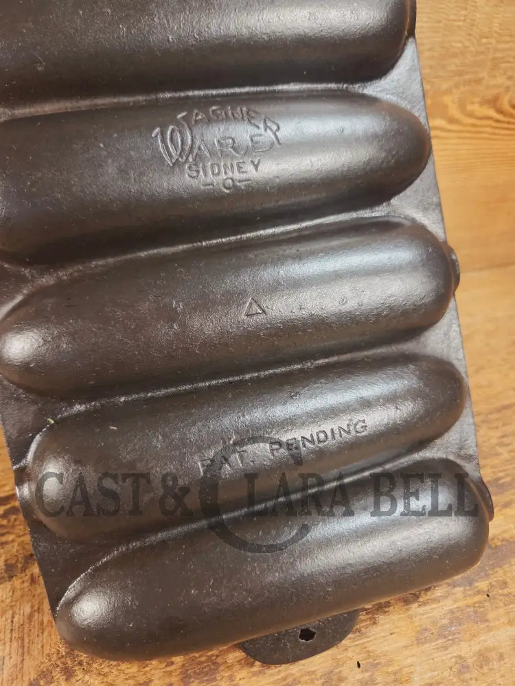 GREAT gift idea! 1930’s Wagner Krusty Korn Kob Junior Stick Pan #1319 w/ Triangle Mark. Makes wonderful bread sticks &