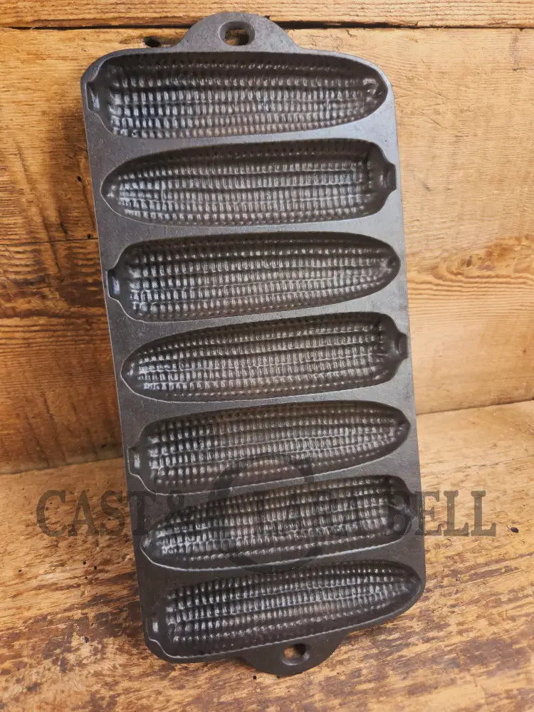 GREAT gift idea! 1930’s Wagner Krusty Korn Kob Junior Stick Pan. Makes wonderful bread sticks & cornbread - Bakeware