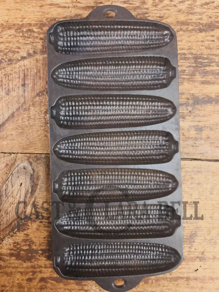 GREAT gift idea! 1930’s Wagner Krusty Korn Kob Junior Stick Pan. Makes wonderful bread sticks & cornbread - Bakeware