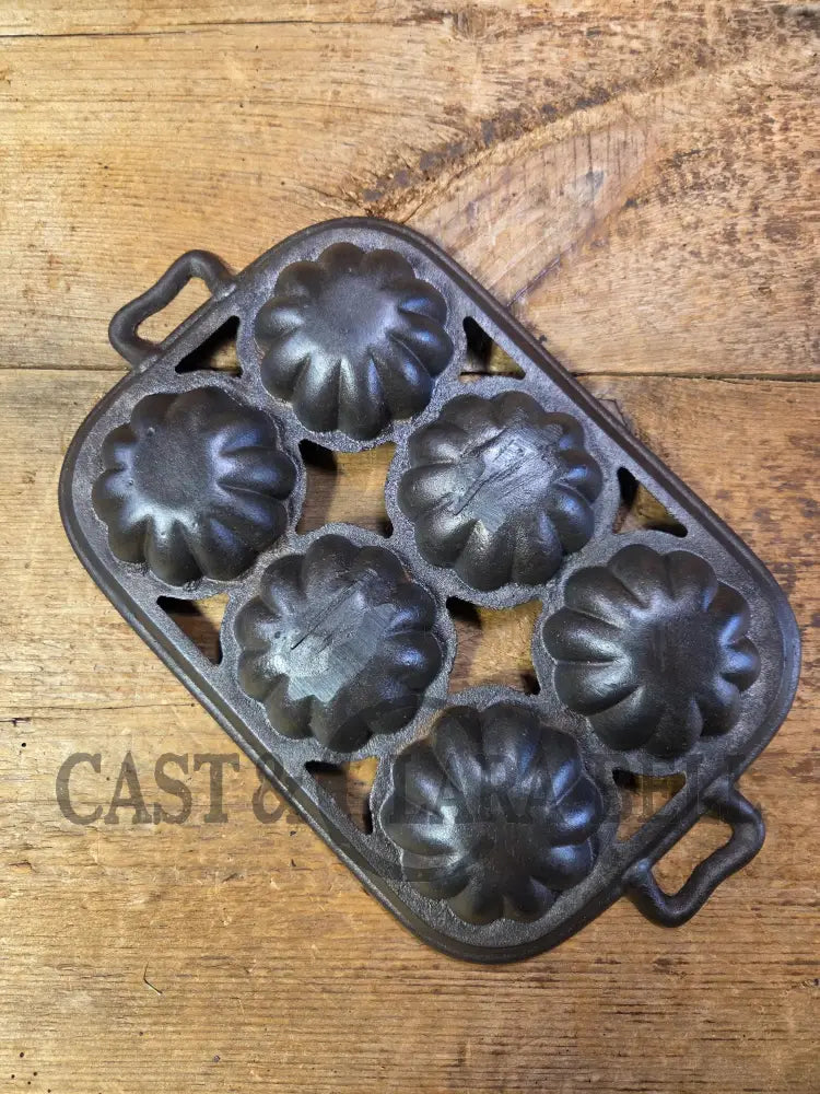 Great gift! Pre 1900’s Unmarked Antique Gate-Marked #10 Turks Head Pan 6 Cup