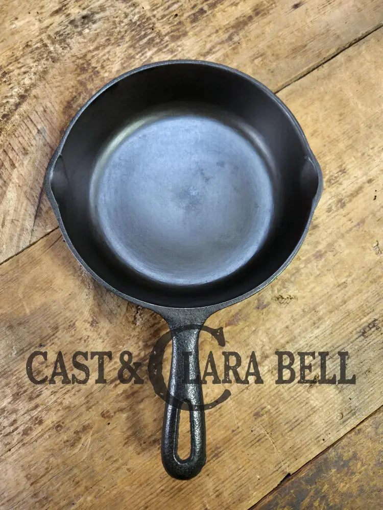 Great gift! Wagner #5 Cast Iron Skillet 8 Inches Great Saute pan or starter pan!