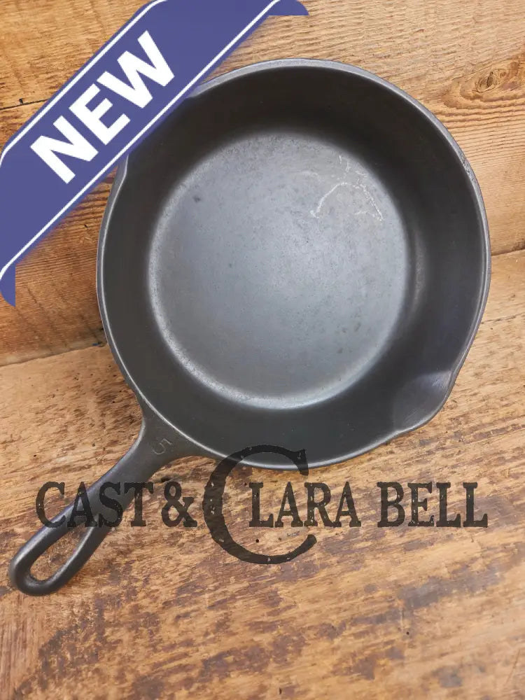 Great Saute pan! 1930βs Wagner #5 Skillet with Stylized Logo 1055 E. Awesome everyday skillet Skillet