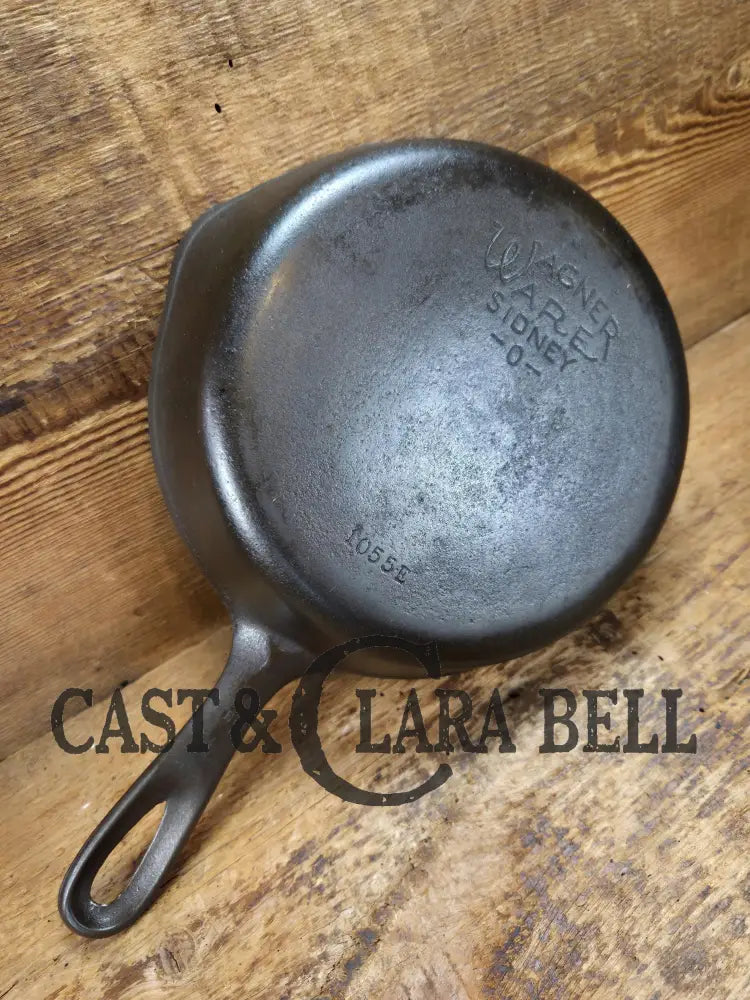 Great saute skillet! Wagner Ware #5 cast iron Skillet with Stylized Logo and Smooth Bottom 1055 E. SC24 Skillet