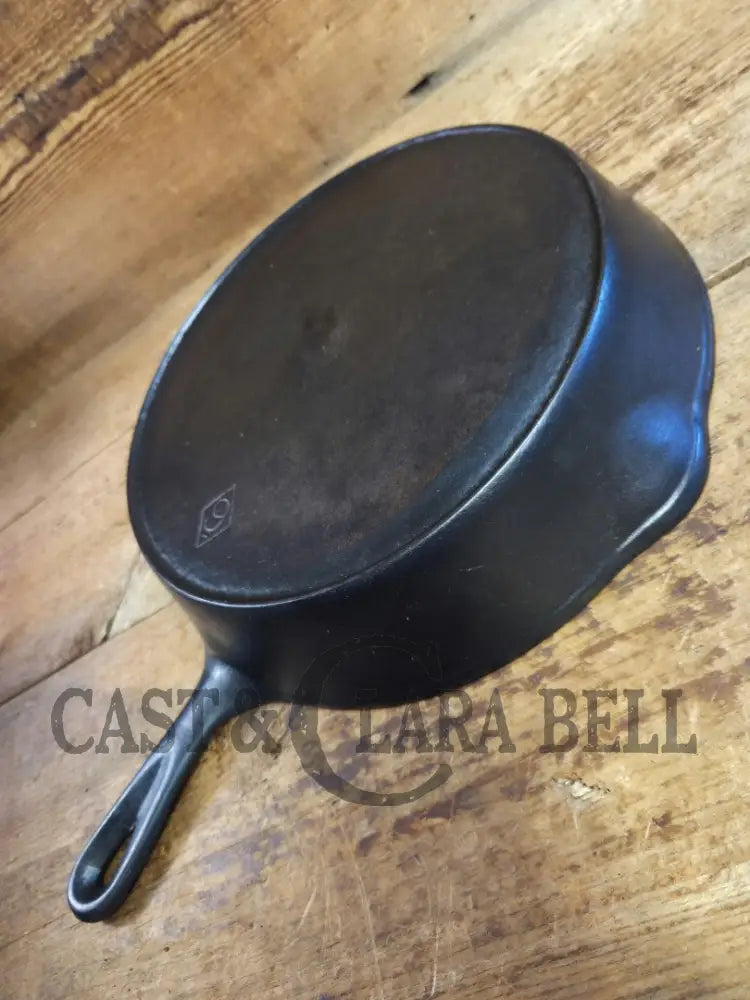 Great skillet and awesome story! 1920’s Chicago Hardware Foundry #9 ’Diamond’ skillet Skillet