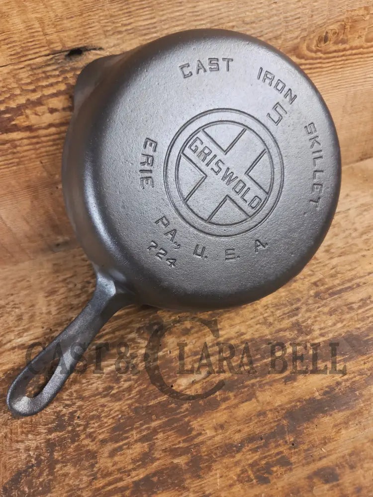 1930’s Griswold #5 Cast Iron Skillet with Large Block Logo and Smooth Bottom 724. Awesome sauté skillet! - Skillet