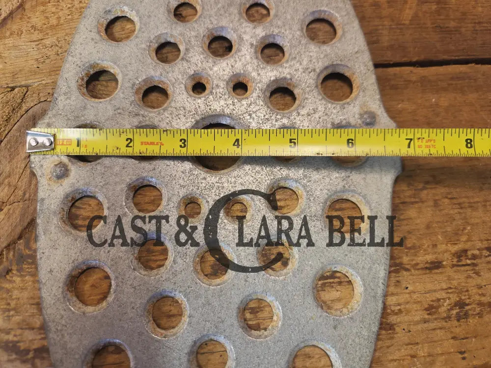 Griswold #5 Oval Roaster Trivet. Cleaned lightly see desc. #A485T Aluminum trivet. Perfect for either cast iron or