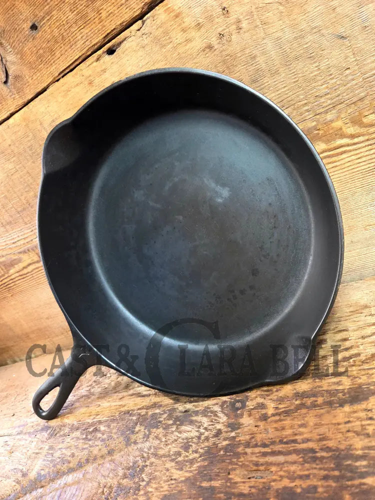Griswold #7 Skillet with Large Block Logo and Smooth Bottom 701 B Skillet